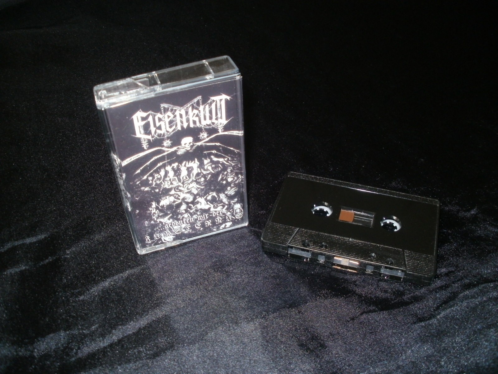 EISENKULT - ...gedenken wir der FINSTERNIS Tape