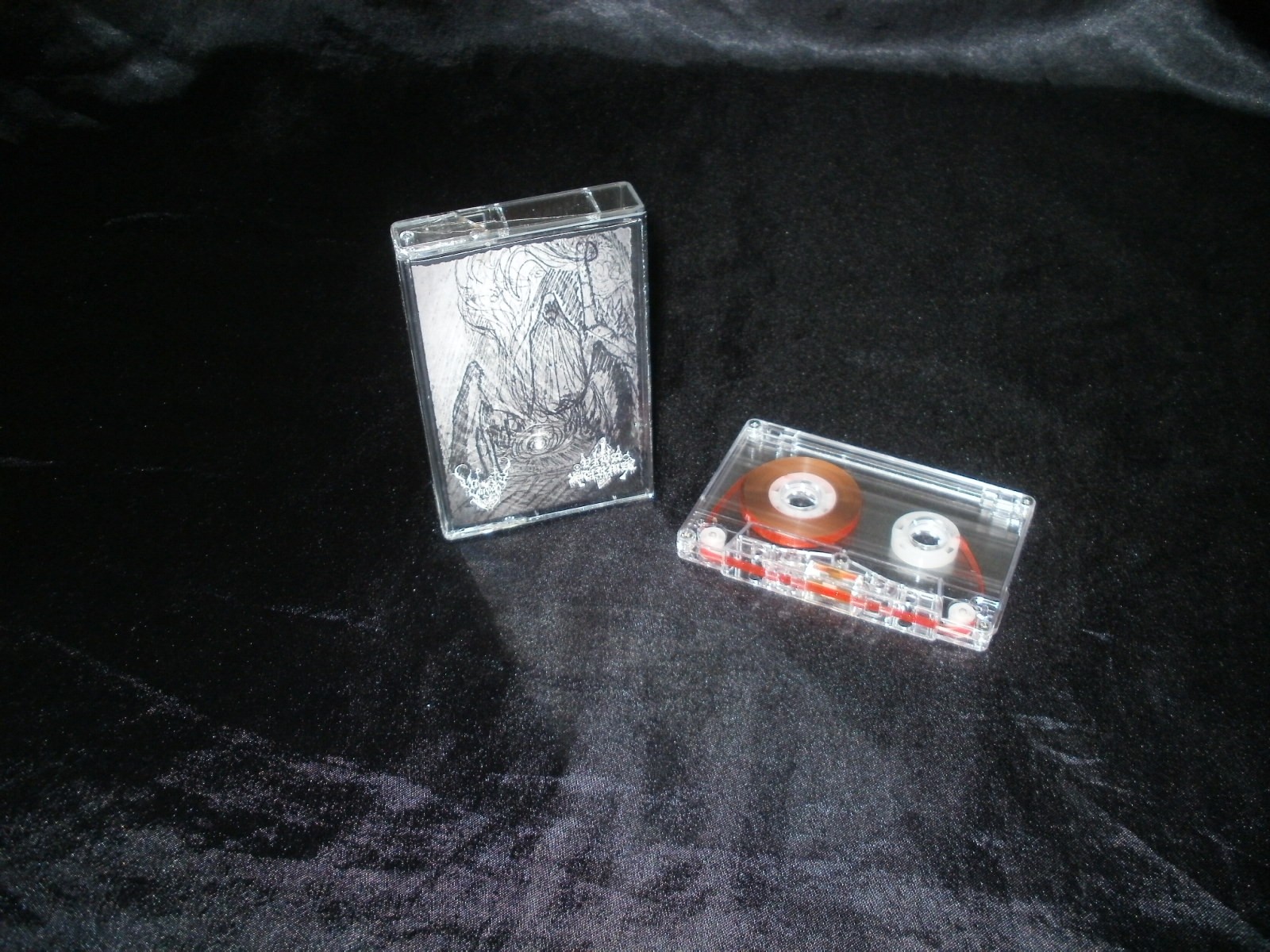 VALOSTA VARJOON / VIHASURMA - Split Tape